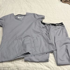 Scrub set